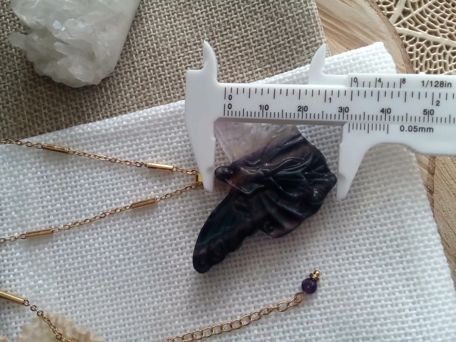 Collier pierre de fluorite taillée en fée – photo 4